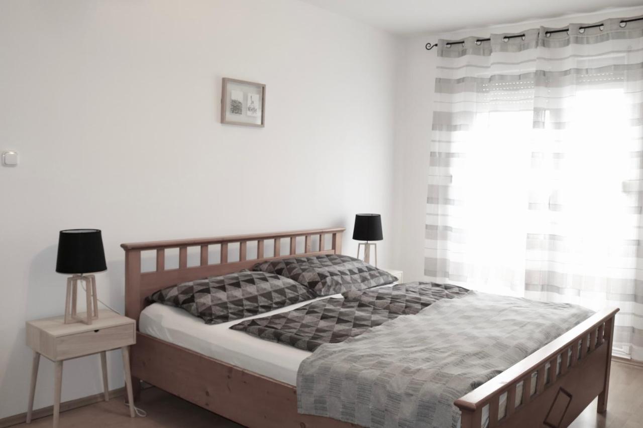 Szabadság Apartman Pécs Exterior foto